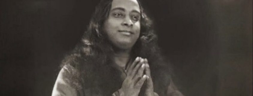yogananda-rezando